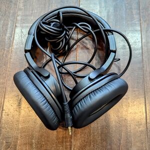 Audio-Technica ATH-M20x Closed-Back Studio Headphones